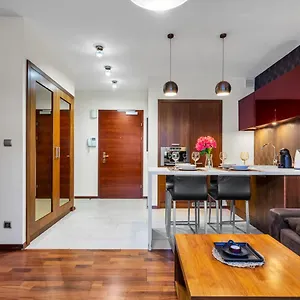 Atelier - Central, Parking, Metro Nearby - By Rentujemy Warszawa